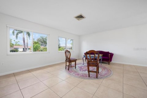 House in Sarasota, Florida 4 bedrooms, 177.44 sq.m. № 1609253 - photo 12