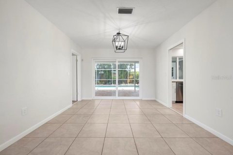 House in Sarasota, Florida 4 bedrooms, 177.44 sq.m. № 1609253 - photo 14