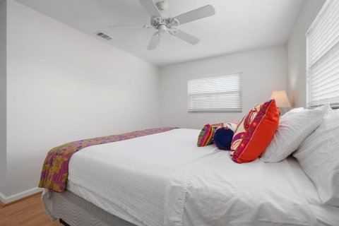 House in Sarasota, Florida 4 bedrooms, 177.44 sq.m. № 1609253 - photo 24