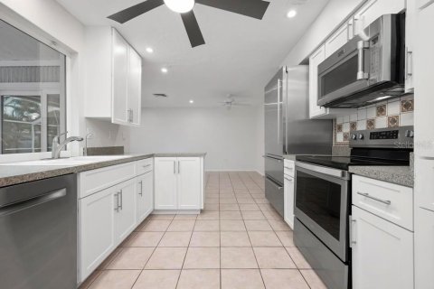 House in Sarasota, Florida 4 bedrooms, 177.44 sq.m. № 1609253 - photo 18