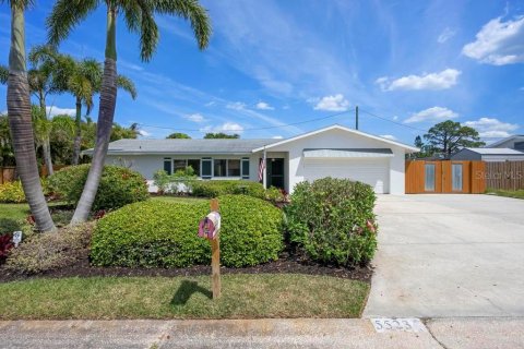 House in Sarasota, Florida 4 bedrooms, 177.44 sq.m. № 1609253 - photo 2