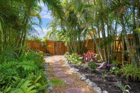 House in Sarasota, Florida 4 bedrooms, 177.44 sq.m. № 1609253 - photo 9
