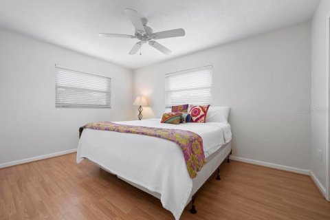 House in Sarasota, Florida 4 bedrooms, 177.44 sq.m. № 1609253 - photo 23