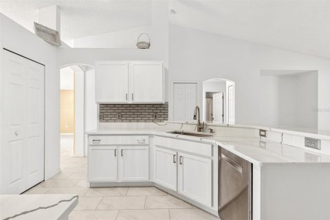 House in Palm Coast, Florida 3 bedrooms, 151.99 sq.m. № 1902126 - photo 7