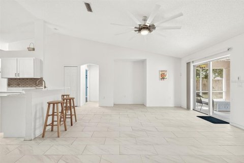 House in Palm Coast, Florida 3 bedrooms, 151.99 sq.m. № 1902126 - photo 12