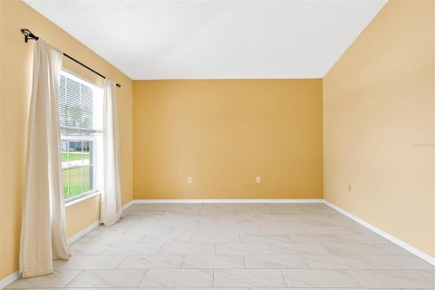 House in Palm Coast, Florida 3 bedrooms, 151.99 sq.m. № 1902126 - photo 8