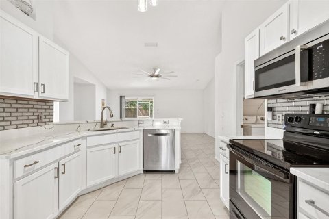 House in Palm Coast, Florida 3 bedrooms, 151.99 sq.m. № 1902126 - photo 3