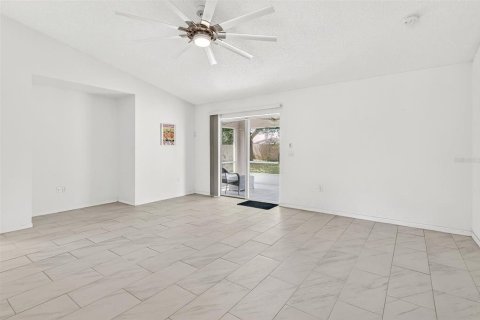 House in Palm Coast, Florida 3 bedrooms, 151.99 sq.m. № 1902126 - photo 13