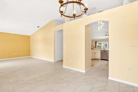 House in Palm Coast, Florida 3 bedrooms, 151.99 sq.m. № 1902126 - photo 10