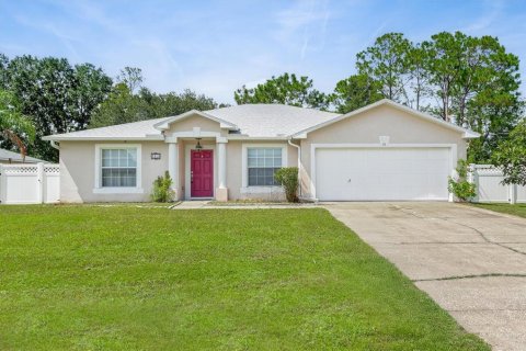 House in Palm Coast, Florida 3 bedrooms, 151.99 sq.m. № 1902126 - photo 1