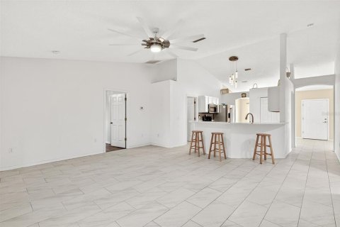 House in Palm Coast, Florida 3 bedrooms, 151.99 sq.m. № 1902126 - photo 11
