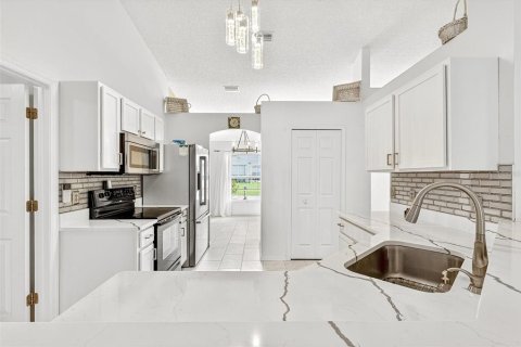 House in Palm Coast, Florida 3 bedrooms, 151.99 sq.m. № 1902126 - photo 5