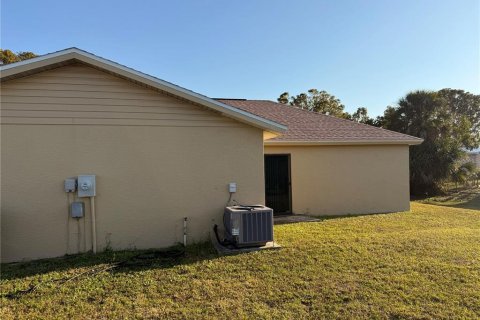 House in Fort Myers, Florida 3 bedrooms, 112.5 sq.m. № 1838273 - photo 8