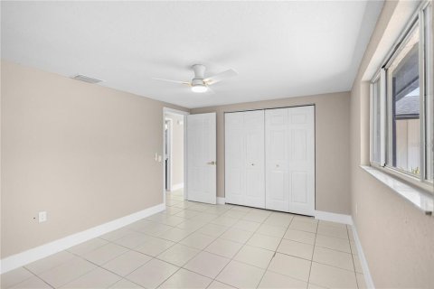 House in Port Richey, Florida 3 bedrooms, 120.59 sq.m. № 2203458 - photo 25