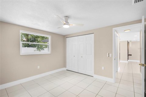 House in Port Richey, Florida 3 bedrooms, 120.59 sq.m. № 2203458 - photo 12