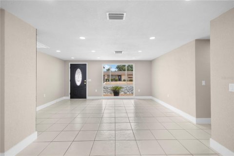 House in Port Richey, Florida 3 bedrooms, 120.59 sq.m. № 2203458 - photo 21