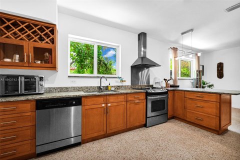 House in Miami Shores, Florida 4 bedrooms, 228.82 sq.m. № 1858584 - photo 14