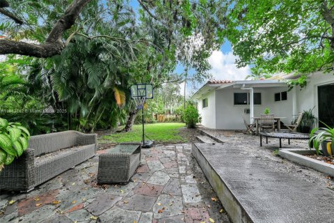 House in Miami Shores, Florida 4 bedrooms, 228.82 sq.m. № 1858584 - photo 27