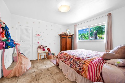 House in Miami Shores, Florida 4 bedrooms, 228.82 sq.m. № 1858584 - photo 20