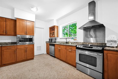 House in Miami Shores, Florida 4 bedrooms, 228.82 sq.m. № 1858584 - photo 13