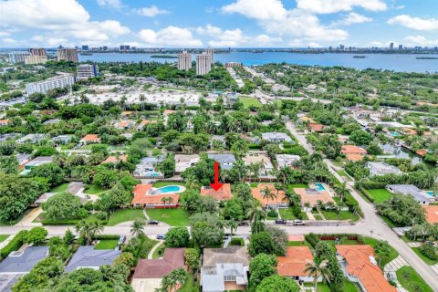 House in Miami Shores, Florida 4 bedrooms, 228.82 sq.m. № 1858584 - photo 1