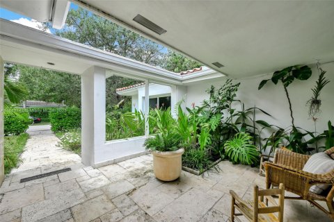 House in Miami Shores, Florida 4 bedrooms, 228.82 sq.m. № 1858584 - photo 5