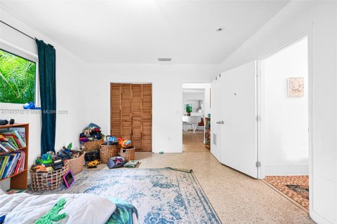 House in Miami Shores, Florida 4 bedrooms, 228.82 sq.m. № 1858584 - photo 24