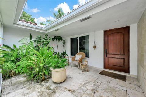 House in Miami Shores, Florida 4 bedrooms, 228.82 sq.m. № 1858584 - photo 4