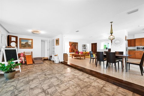 House in Miami Shores, Florida 4 bedrooms, 228.82 sq.m. № 1858584 - photo 10