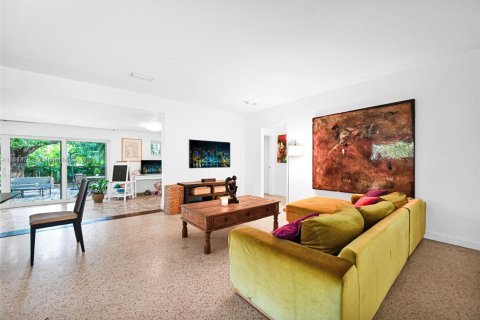 House in Miami Shores, Florida 4 bedrooms, 228.82 sq.m. № 1858584 - photo 8
