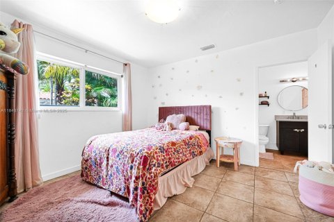 House in Miami Shores, Florida 4 bedrooms, 228.82 sq.m. № 1858584 - photo 21