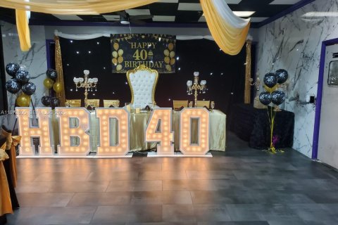 Commercial property in Palm Beach, Florida № 2034026 - photo 3