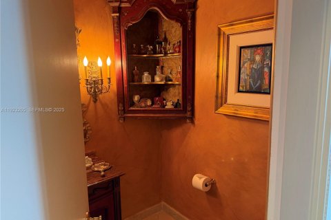 Condo in Bal Harbour, Florida, 2 bedrooms  № 2039454 - photo 12