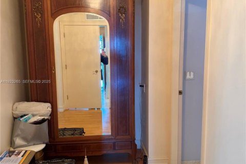 Condo in Bal Harbour, Florida, 2 bedrooms  № 2039454 - photo 21