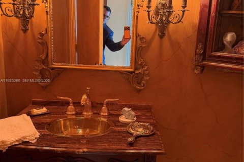 Condo in Bal Harbour, Florida, 2 bedrooms  № 2039454 - photo 13