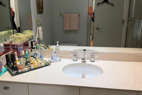 Condo in Bal Harbour, Florida, 2 bedrooms  № 2039454 - photo 15