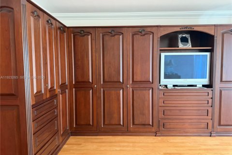 Condo in Bal Harbour, Florida, 2 bedrooms  № 2039454 - photo 23