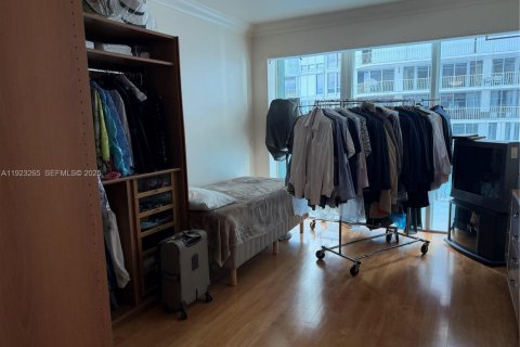 Condo in Bal Harbour, Florida, 2 bedrooms  № 2039454 - photo 17