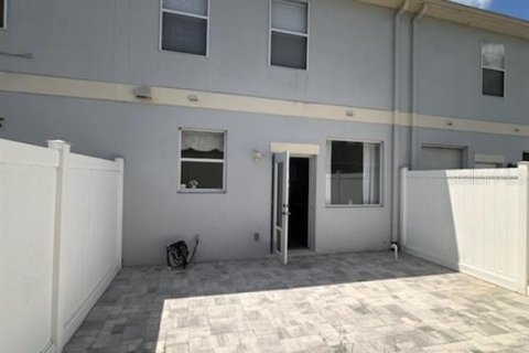 Townhouse in Windermere, Florida 2 bedrooms, 110 sq.m. № 2121157 - photo 28