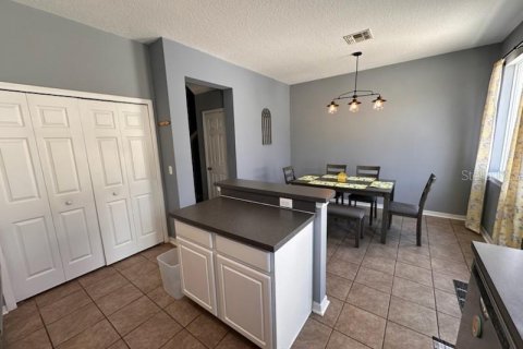 Townhouse in Windermere, Florida 2 bedrooms, 110 sq.m. № 2121157 - photo 13