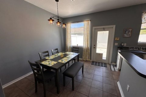 Townhouse in Windermere, Florida 2 bedrooms, 110 sq.m. № 2121157 - photo 9