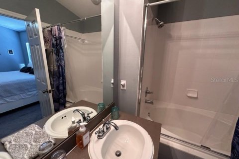 Townhouse in Windermere, Florida 2 bedrooms, 110 sq.m. № 2121157 - photo 21