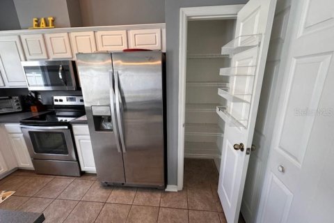 Townhouse in Windermere, Florida 2 bedrooms, 110 sq.m. № 2121157 - photo 15