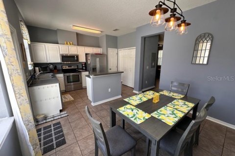 Townhouse in Windermere, Florida 2 bedrooms, 110 sq.m. № 2121157 - photo 11