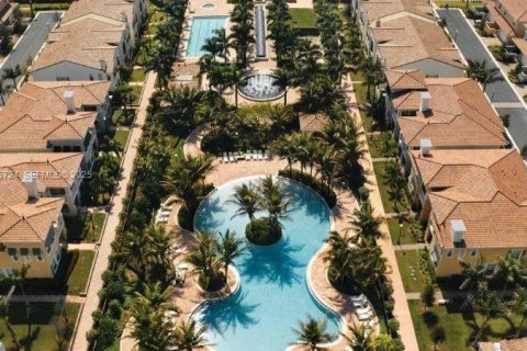 Adosado en alquiler en Sunrise, Florida, 4 dormitorios, 296.73 m2 № 1993852 - foto 3