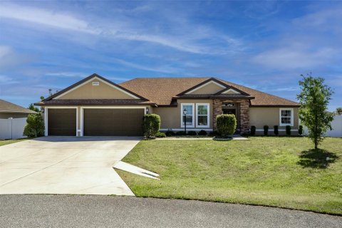 House in Ocala, Florida 4 bedrooms, 212.19 sq.m. № 1642427 - photo 1