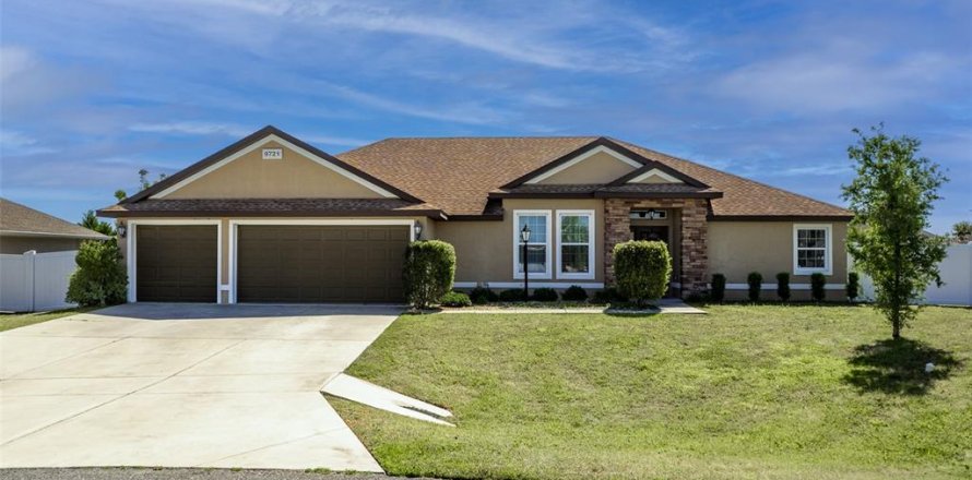 House in Ocala, Florida 4 bedrooms, 212.19 sq.m. № 1642427