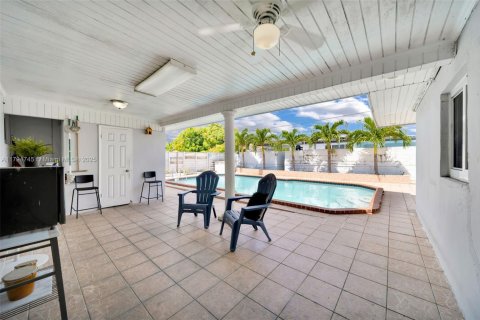 House in Hialeah, Florida 5 bedrooms, 206.89 sq.m. № 1738624 - photo 19