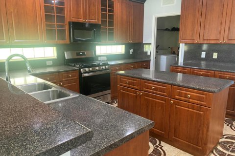 House in Wellington, Florida 5 bedrooms, 285.67 sq.m. № 2397841 - photo 17