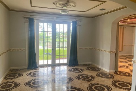 House in Wellington, Florida 5 bedrooms, 285.67 sq.m. № 2397841 - photo 25
